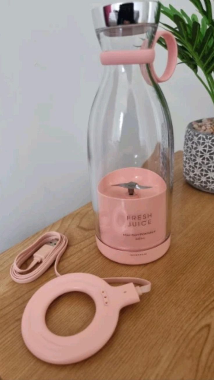 Portable Electric Bottle Juicer – Rechargeable Mini Blender for Fresh Fruit Juice